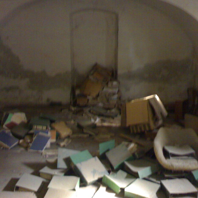 Soba 4, koja je zapravo dvije sobe. Treba odluciti da li obje djelomicno i kako urediti.