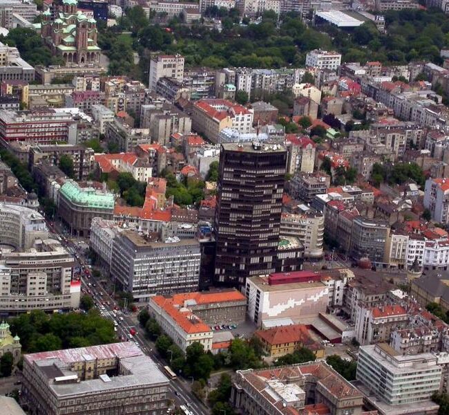 Na ovoj fotografiji Vladimira Stefanovića lijepo se vidi stražnja strana exKluza i smještaj/blizina nekih važnih zgrada u Beogradu.